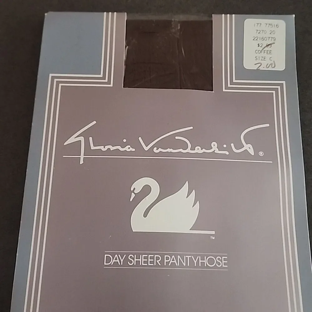 Vintage Gloria Vanderbilt Day Sheer Pantyhose Coffee Size  C 1980's USA